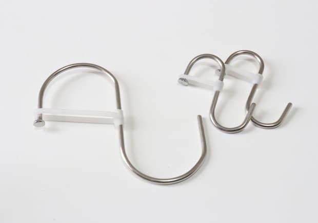 これ考えた人に大拍手！「毎回外れてストレスだった…」しっかり固定できる100均の便利フック