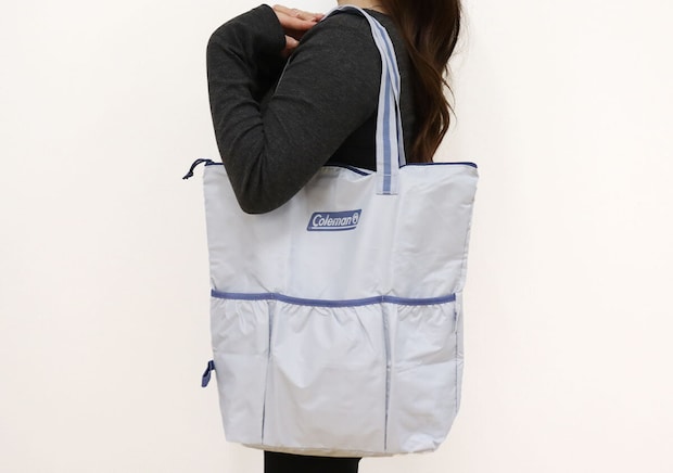 宝島社雑誌付録のInRed5月号増刊のコールマンの3つの外ポケットが便利！内側シルバーの撥水加工バッグ2