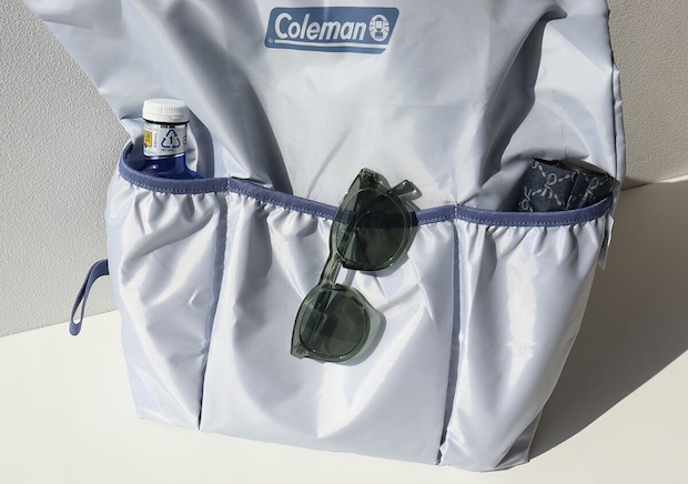 宝島社雑誌付録のInRed5月号増刊のコールマンの3つの外ポケットが便利！内側シルバーの撥水加工バッグ5