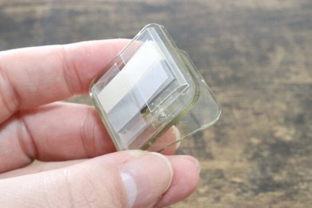 ダイソー　クリップ付箋（グレージュ系、2色×30枚）