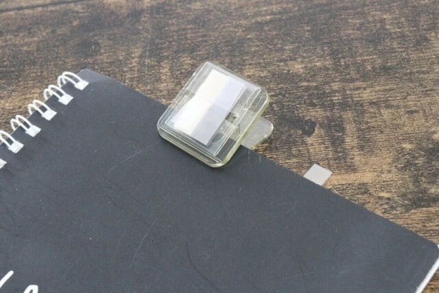 ダイソー　クリップ付箋（グレージュ系、2色×30枚）　使用例
