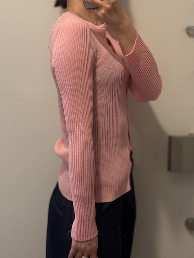 GU　シアーリブカーディガン　ピンク　横から