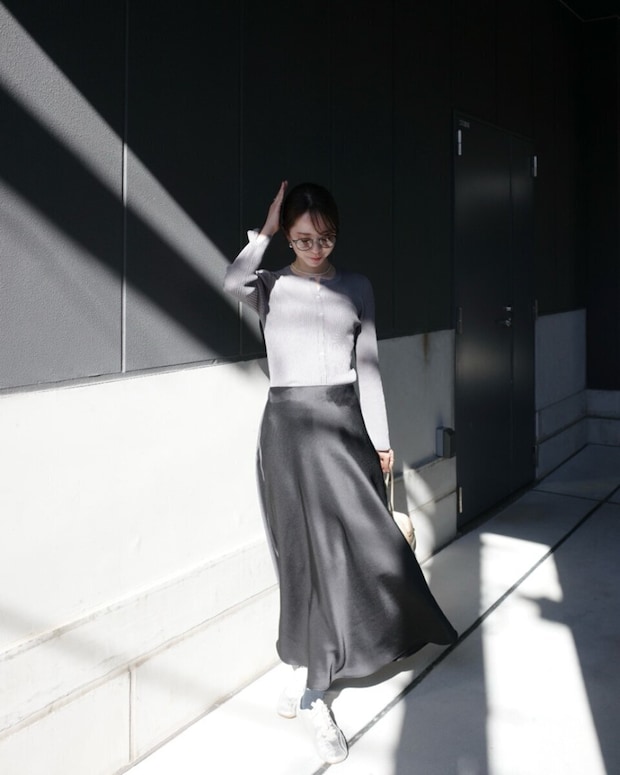 GU　シアーリブカーディガン　グレー　フレアスカートコーデ