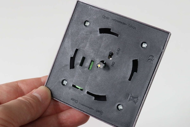 ソーラーライト（ハウス型、吊り下げ）　スイッチ