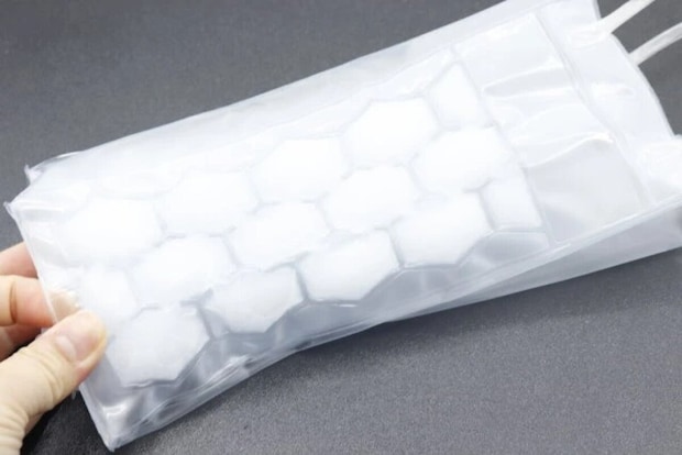 ダイソー　保冷バッグ　凍る