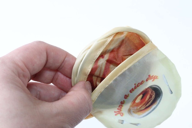 折りたたみうちわ（ホットケーキ）　取り出し