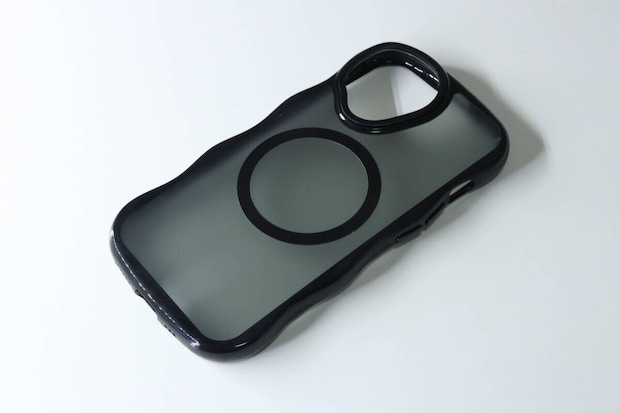 ダイソーのIP16e/15/14/13用ケース　ウェーブ　クリアのビジュアル