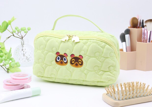 あつまれ どうぶつの森 180度ガバッと開く葉っぱ柄キルティング大容量ポーチBOOK