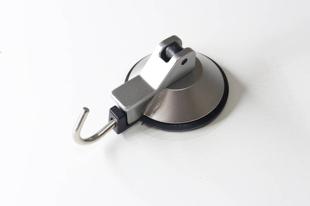 ダイソーのキッチンツールフック ジェル吸盤はシルバー塗装で高級感がある