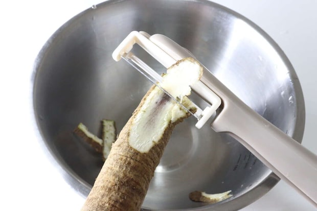 回転ピーラー　縦向き使用例