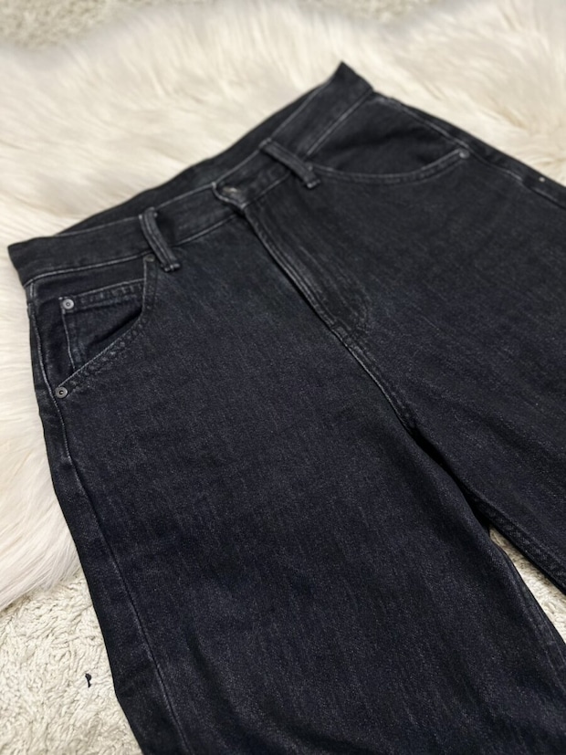 ユニクロ　バギーカーブジーンズ　ダークグレー　カーブシルエット