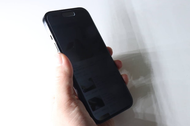 iPhone 16／15／15 Pro／14 Pro用　上下左右のぞき見防止ガラス保護フィルム　斜め