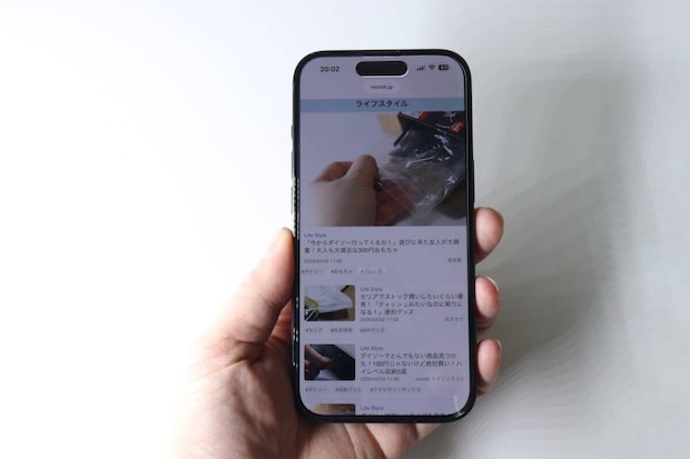 iPhone 16／15／15 Pro／14 Pro用　上下左右のぞき見防止ガラス保護フィルム　装着後