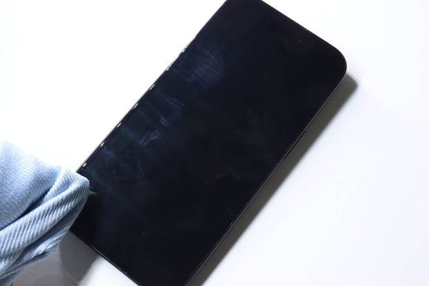 iPhone 16／15／15 Pro／14 Pro用　上下左右のぞき見防止ガラス保護フィルム　使用前準備