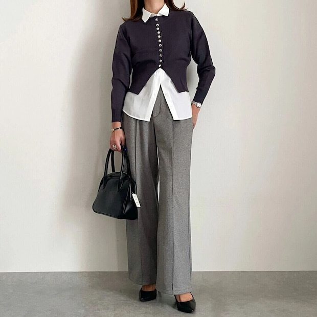 2026春大人女性おすすめ白シャツ重ね着コーデ