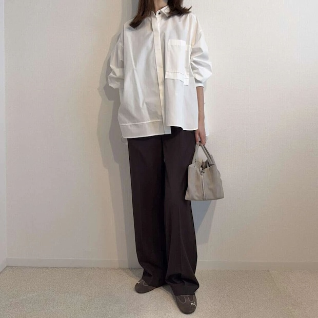 2026春大人女性おすすめ白シャツスニーカーコーデ