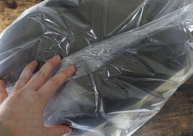欲しかったのはコレ！厚手のアウターが掃除機いらずでぺったんこ！100均の大容量の優秀圧縮袋