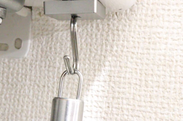 ダイソーのキッチンツールフック ネオジムマグネットは天面にも取り付けられる