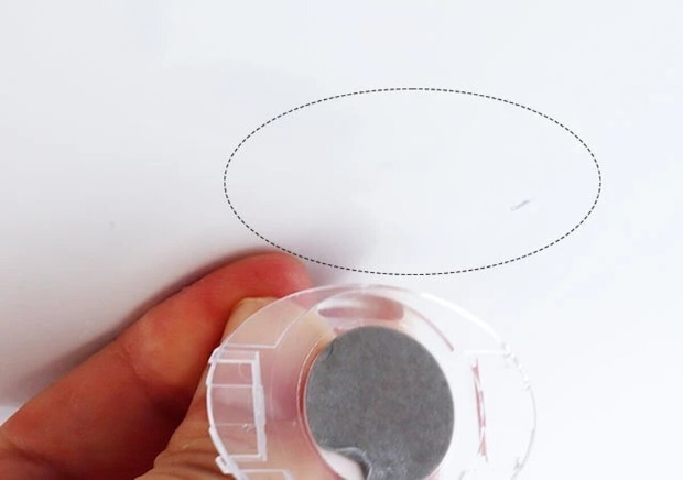 ダイソーの天デコ（R）フック耐荷重150gを剝がす