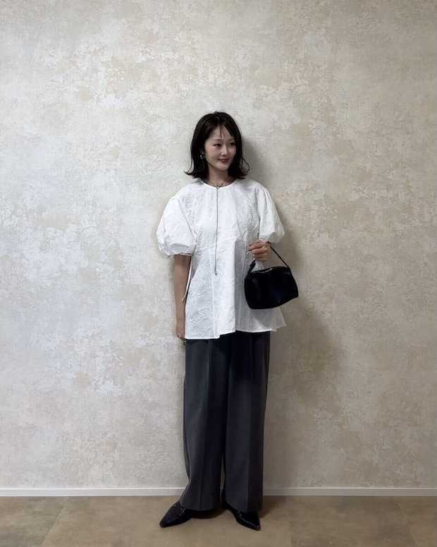 GU　バルーンスリーブチュニック by rokh　チャコールワイドパンツきれいめコーデ