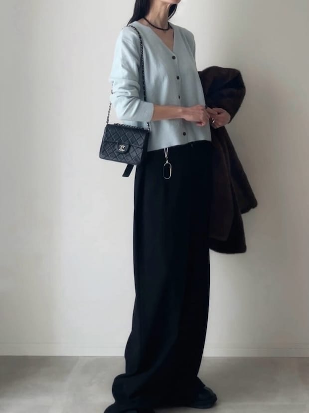 黒ワイドパンツコーデ4