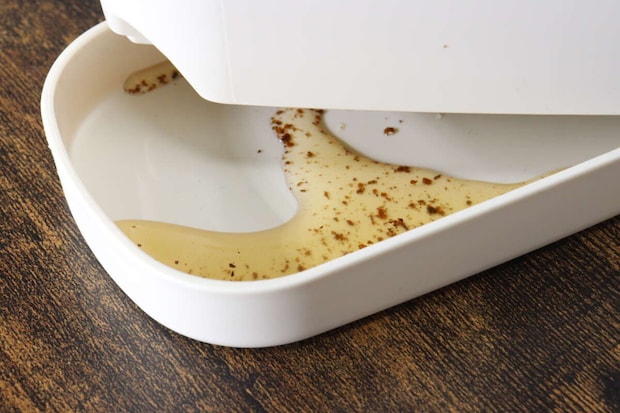 ダイソーのバスケットプランター　アイボリーの受け皿