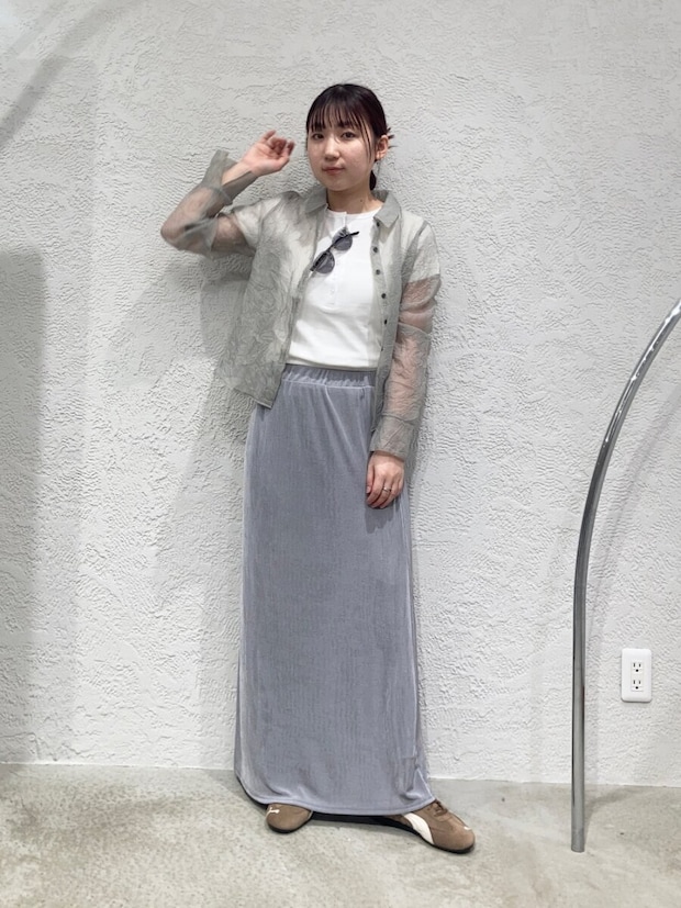 2026春大人女性おすすめシャツ羽織りグレーシアーコーデ