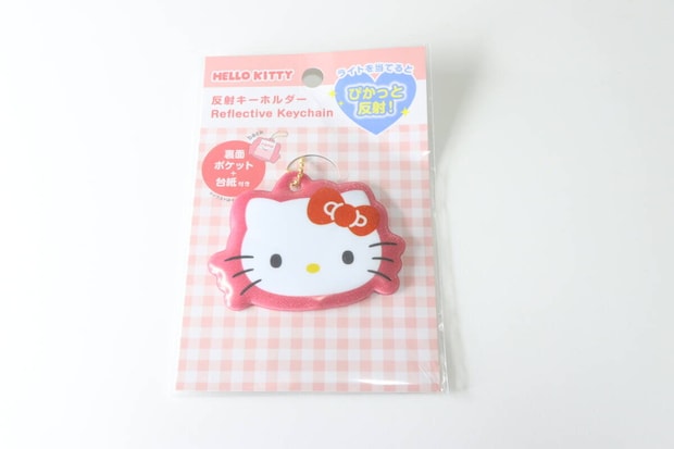 ダイソーの反射キーホルダー　キティのパッケージ
