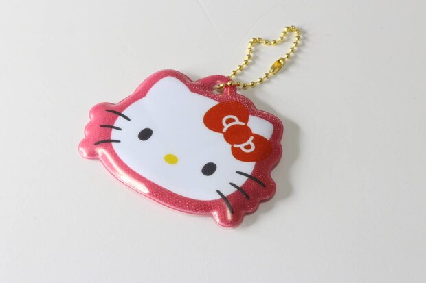 ダイソーの反射キーホルダー　キティのビジュアル