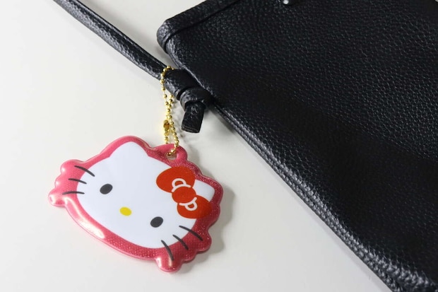 ダイソーの反射キーホルダー　キティの使用例