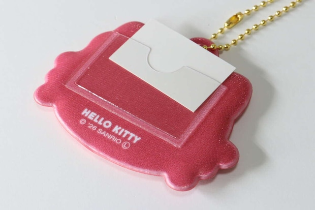 ダイソーの反射キーホルダー　キティの裏面