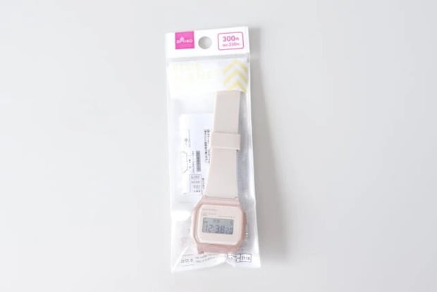 ダイソー デジタルウォッチ(ブループラネット、ベージュ)パッケージ ダイソーのデジタルウォッチ(ブループラネット、ベージュ)パッケージ