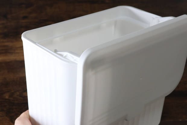 扉や引き出しに掛けられるフタ付ゴミ箱 手前開き 扉や引き出しに掛けられるフタ付ゴミ箱 手前開き