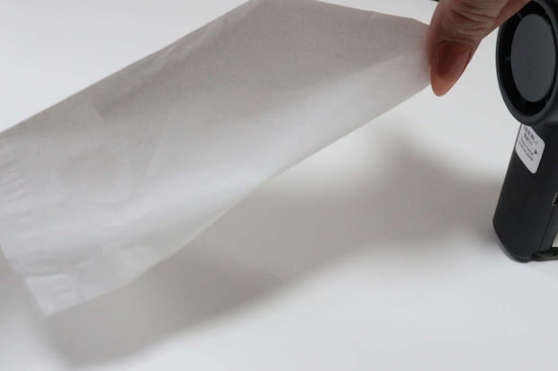 ミニファン(クリップスタンド付、ディスプレイ表示) 使用例 ミニファン(クリップスタンド付、ディスプレイ表示) 使用例