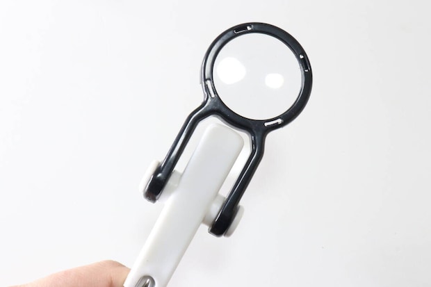 ダイソーの拡大鏡付ネイルクリッパーの拡大鏡