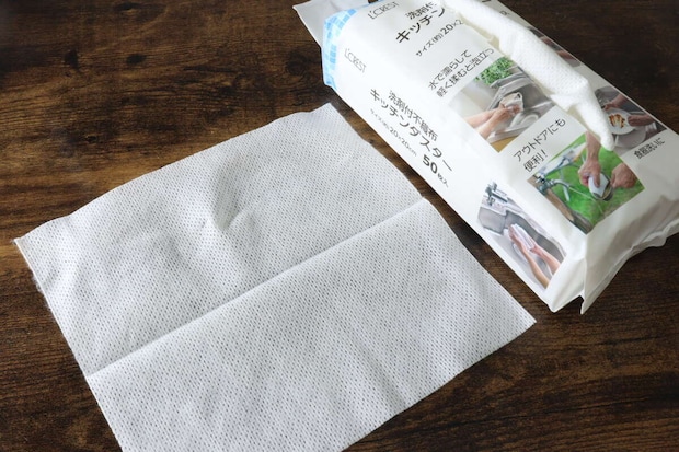 L’CREST（ルクレスト）　洗剤付き不織布キッチンダスター　50枚入り　サイズ感