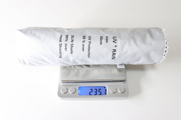 ダイソーの遮光折りたたみ傘（ピコレース）の重量