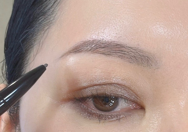 「眉がうまく描けない」を卒業！プロが教える眉の黄金バランスと正しい描き方