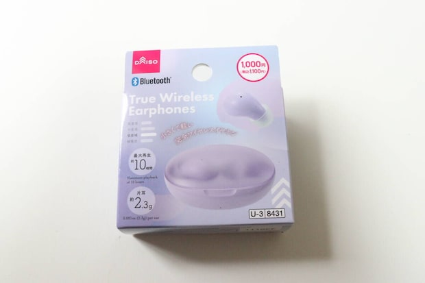 ダイソーの完全ワイヤレスイヤホン（TWS006、パープル）のパッケージ