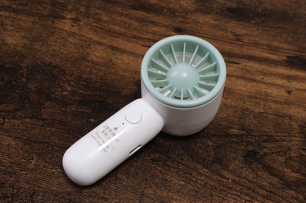 ダイソー ポータブルミニファン ダイソーのポータブルミニファン