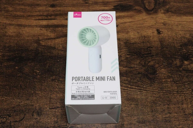 ダイソー ポータブルミニファン ダイソーのポータブルミニファンのパッケージ