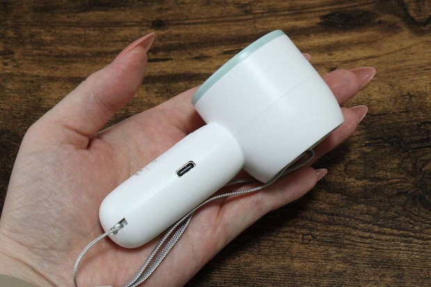 ダイソー ポータブルミニファン ダイソーのポータブルミニファンは手のひらサイズで持ち運びに便利