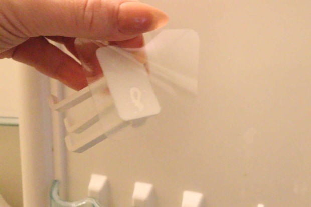 セリア 可動式3連フック セリアの可動式3連フックの粘着シート