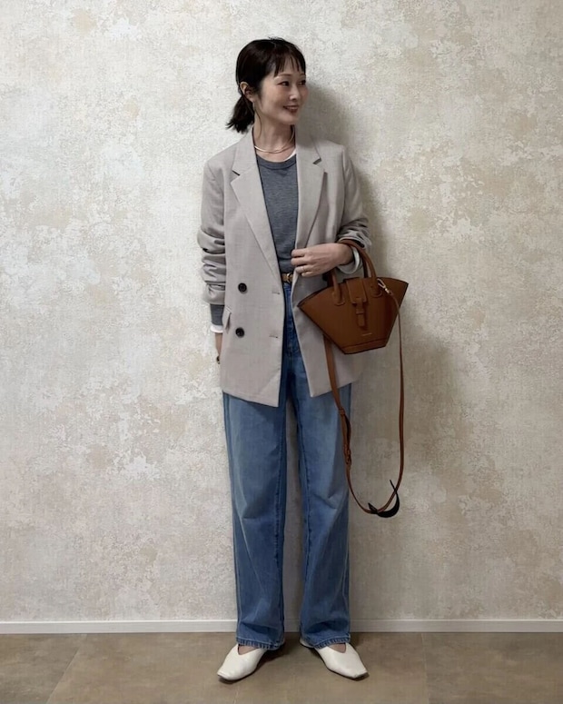 デニム春カジュアルコーデ guダブルブレストジャケットベージュデニム春カジュアルコーデ