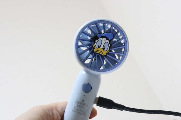 ダイソー　ミニ扇風機、充電式、クリップスタンド付（ドナルド／デイジー）　充電