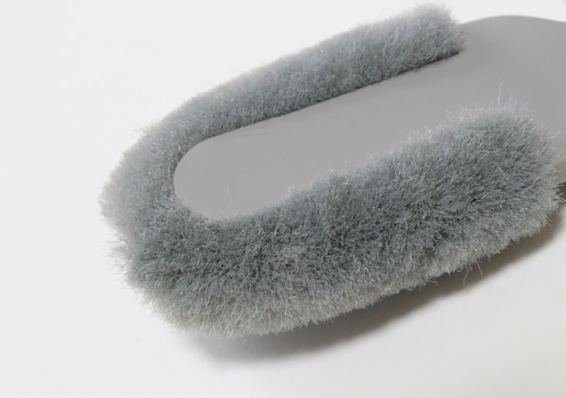 早く買うべきだった!「こんなに柔らかくて大丈夫…?」実力の高さに驚いた100均の専用ブラシ