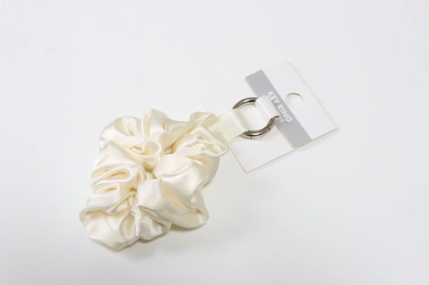 ダイソー　シュシュチャーム