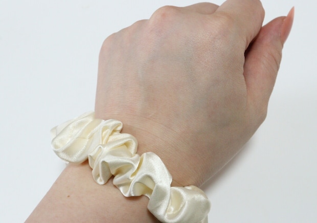 100均に良いの売ってるよ！手首につけっぱなし…から卒業♡普通のとは一味違うシュシュ