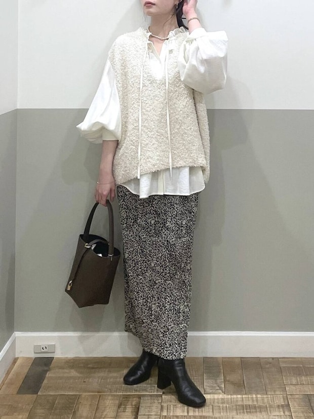 白ブラウスコーデ3