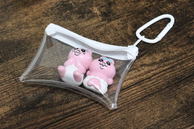 セリア　PVCケース ミニ カラビナ付　使用例　カプセルトイ